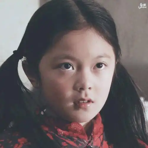 赵今麦晒童年照