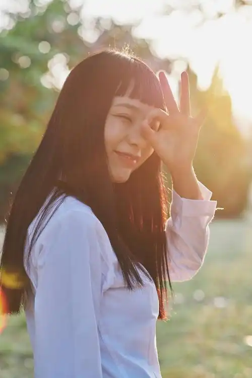 你的笑容 跟阳光一样暖