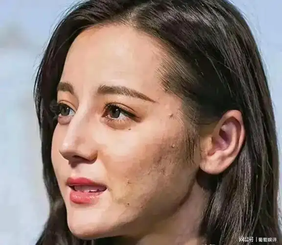 迪丽热巴素颜的照片震惊到我了