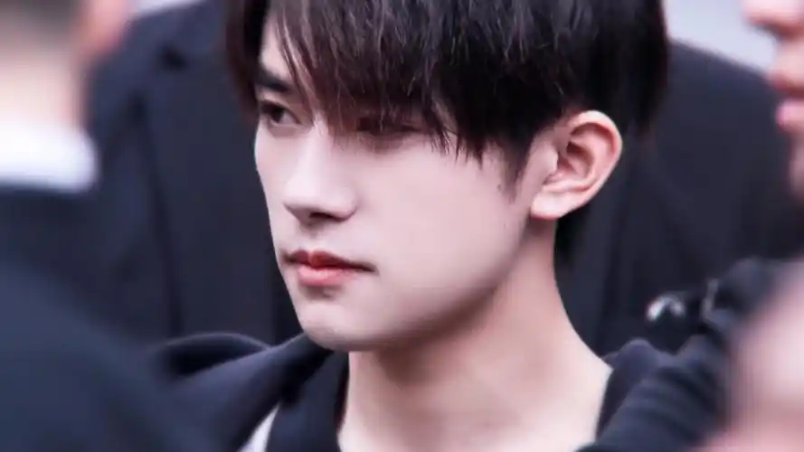 橙光素材易烊千玺