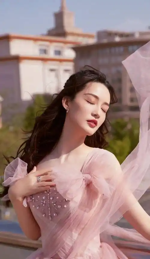 李沁今日美貌满分,是美美哒纯情小仙女_花仙子_样子_角色