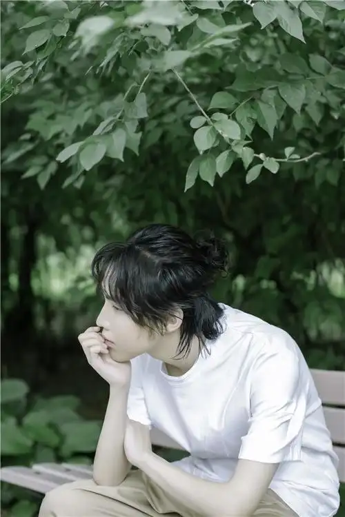 娱乐 正文   7月5日,"快男"陈玮镔新歌《无泪》