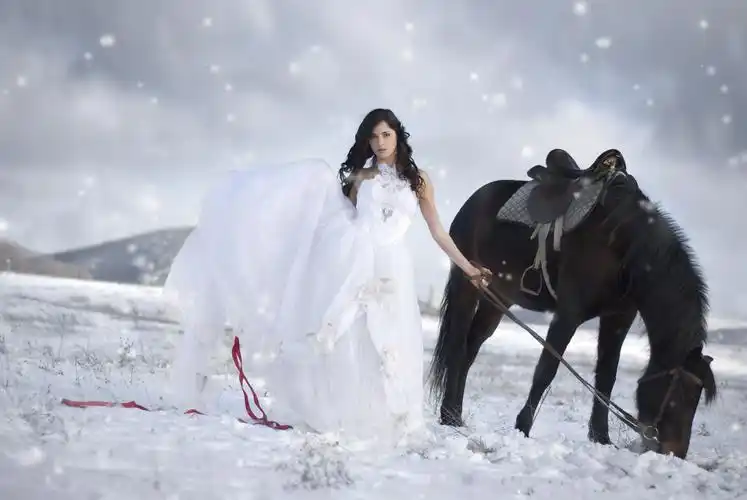 美女,马,骏马,人和宠物,人物人与马友好图片 美女,马,骏马,人和宠物