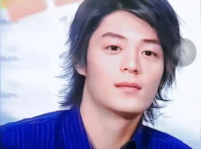 年轻那会,霍建华也是相当帅气的.