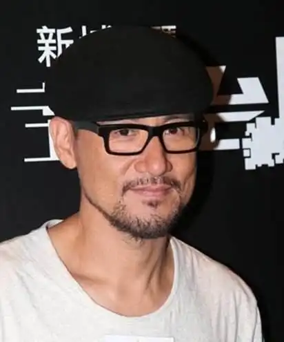 "四大天王"的大胡子照,张学友气场十足,只有他略显邋遢