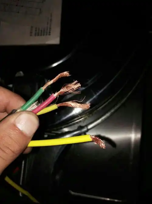 家里新买的电饼铛四根线都怎么接 其中三根在在一起包着有一根在外边