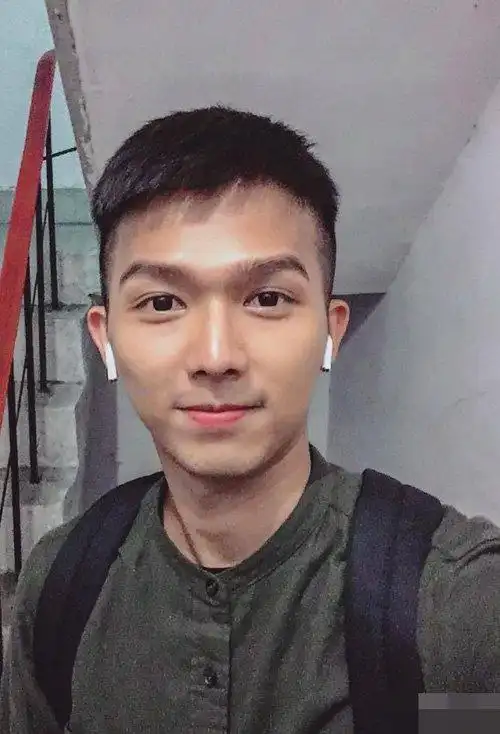 男生两边铲帅气短发欣赏 英俊帅气的男生短发打造