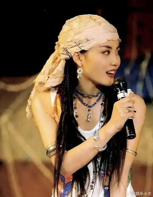 王菲年轻时的颜值真是惊为天人,怪不得令把