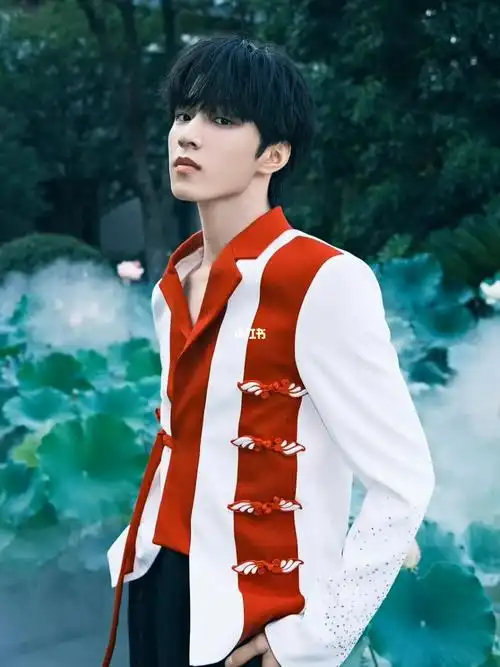 老公,还有什么是我们不能看的呀～这个锁骨我真的好爱#刘耀文  #刘