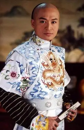 马景涛古装扮相最近传出琼瑶已答应重拍《还珠格格》,剧中的四位主角