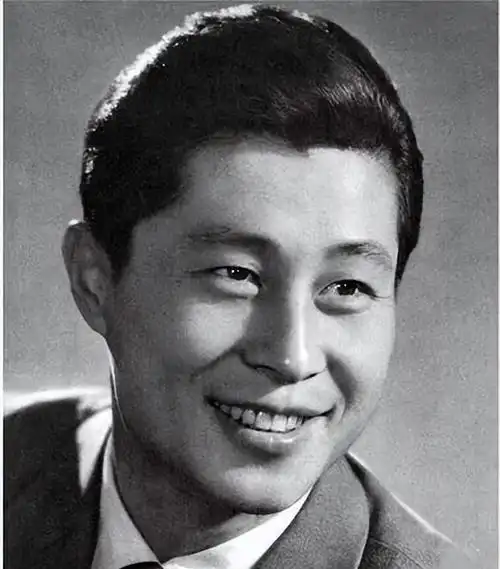 90岁高龄的男神王心刚和妻子相爱63年相依相伴让人羡慕