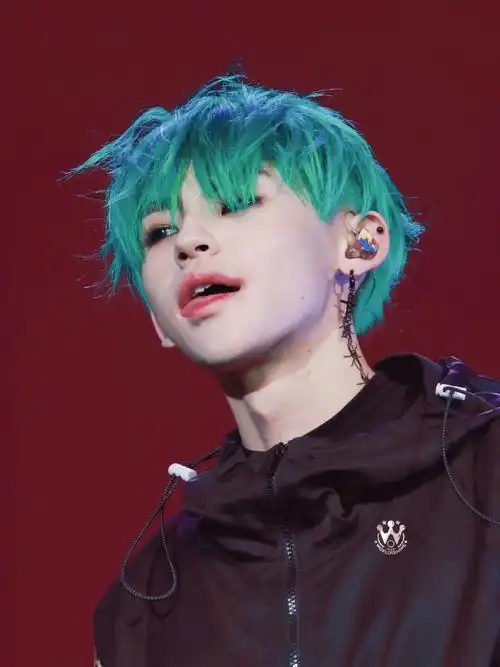 小鬼王琳凯潮色短发分享男士发色参考