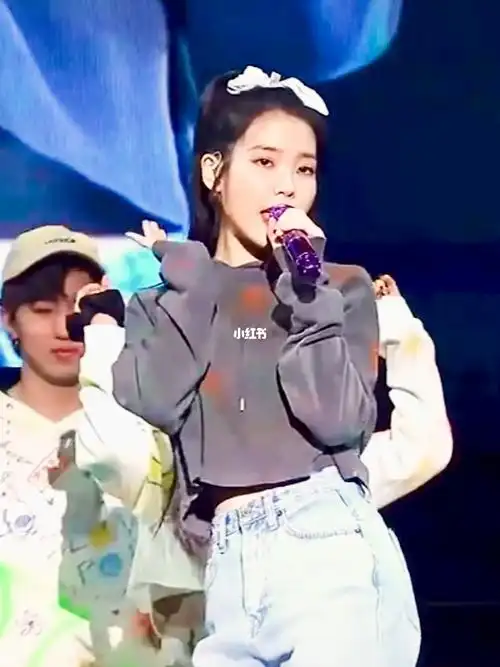 很难不心动iu李知恩跳舞片段也太好看啦60