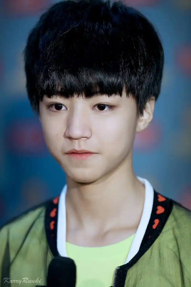 王俊凯成长的太惊艳,光影下的惊鸿一瞥,此生难忘_p7,图片cr.