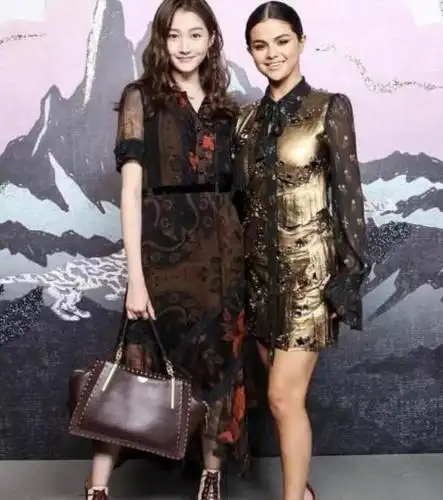 关晓彤是合照杀手?这个头衔我只认张梓琳,毕竟她连范冰冰都艳压