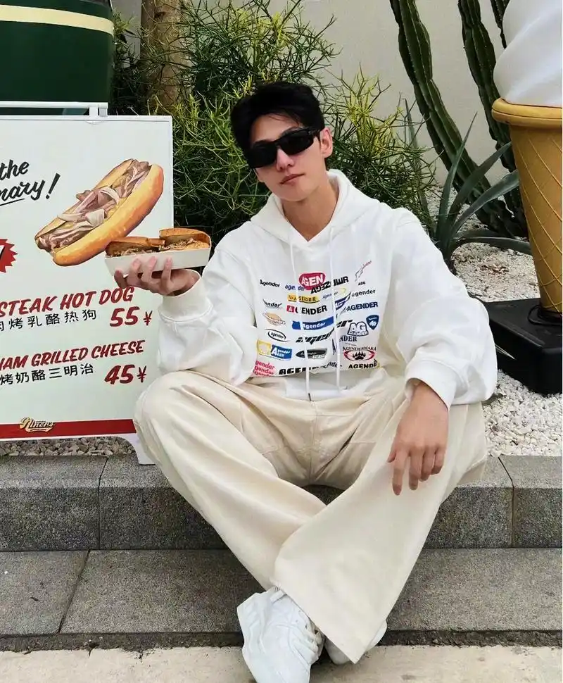 杨洋同款墨镜来啦!这款lv墨镜太好看了叭,徽标装饰镜腿,不规