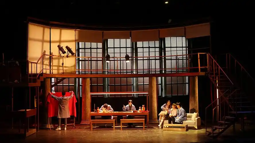 董佩仪舞美设计话剧《工匠的天空》