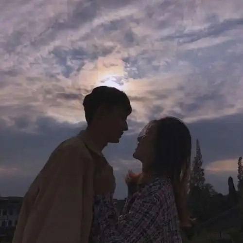 一对两张清新真人情侣头像你是日日夜夜的想念和永不落幕的深夜星辰