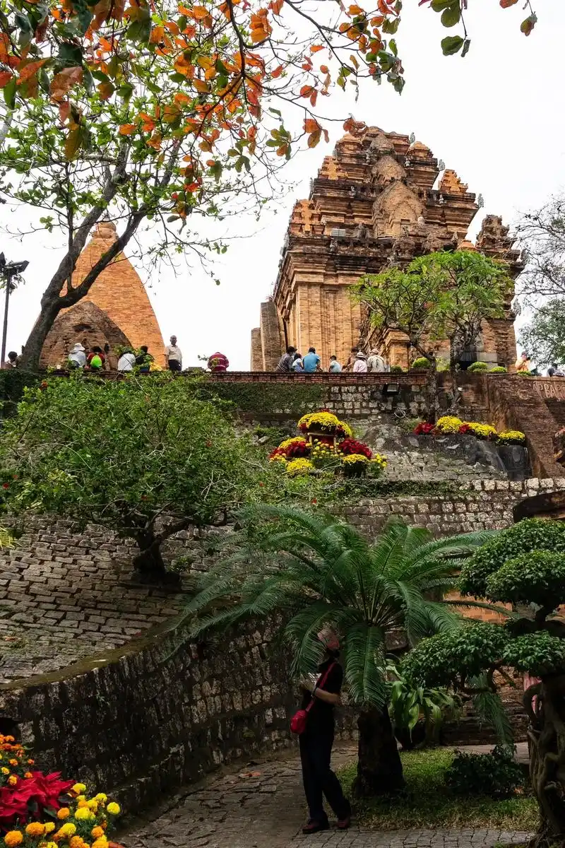 婆那加占婆塔建于公元7-12世纪间,是印度教的建筑.在印度的 - 抖音