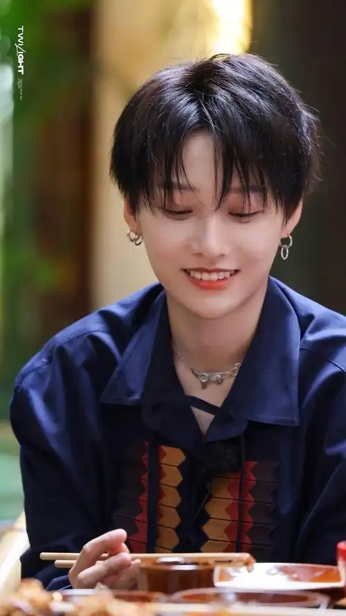 来看明星们露齿笑谁的笑容最杀你呢欢迎提名更多笑容有感染力的艺人