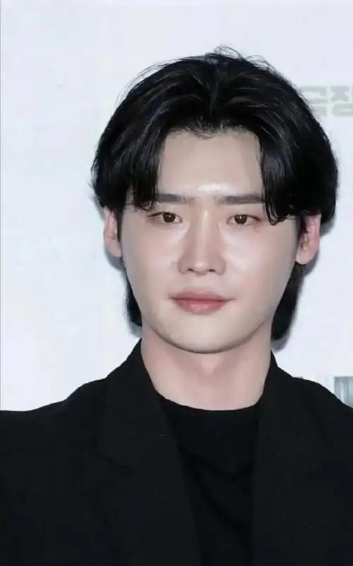 李敏镐近照传出,吃瓜群众们表示震惊,这个油腻发福男是曾经的男神吗