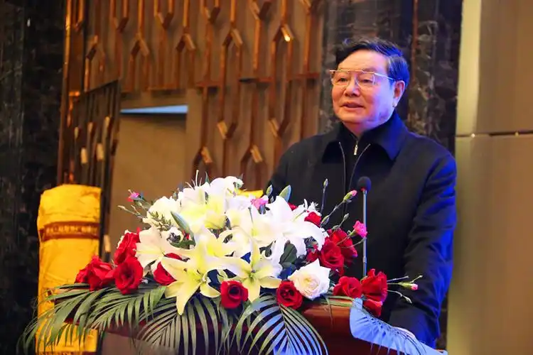 首届汇智聚力建设益阳恳谈会举行签约40个项目引资1586亿元