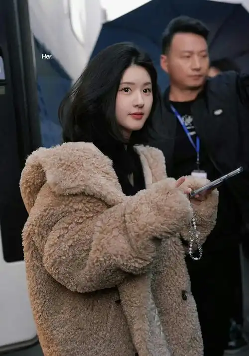 九敏赵露思这张短发侧颜有被美到|短发|赵露思_新浪新闻