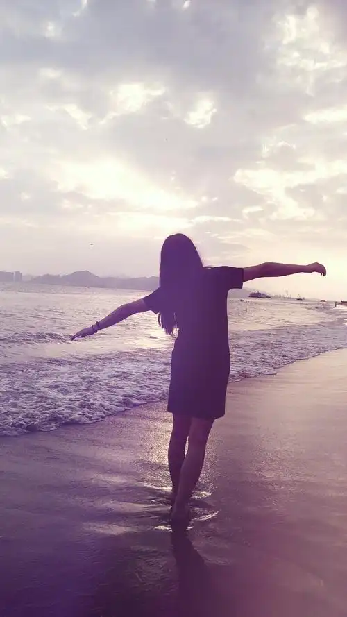 喜欢落日将落未落的余晖,喜欢厦门清风拂面的清静,喜欢海岛海边