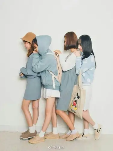 超有feel的四人帮闺蜜合照