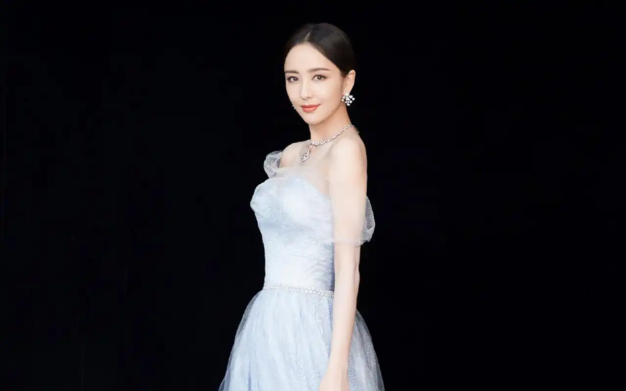 佟丽娅精致优雅写真桌面壁纸