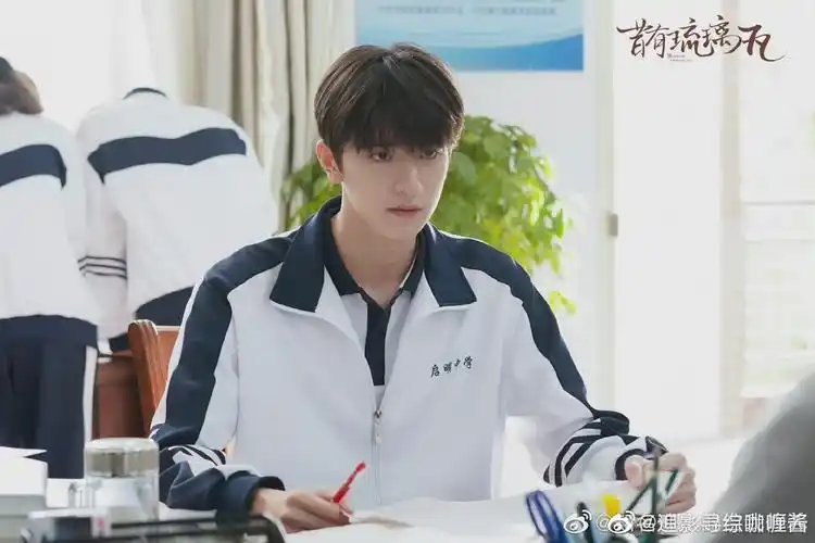 98林一跟校园剧给我98死……|校园剧|校服|学长_新浪新闻