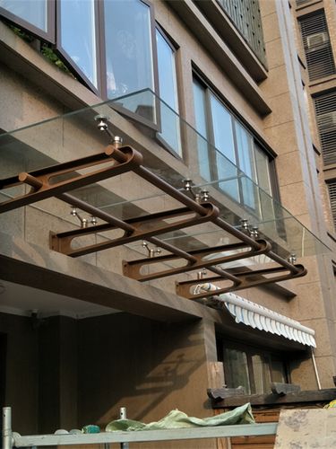 别墅门头庭院阳台棚钢结构夹胶玻璃雨棚铝合金阳光房保安吸烟车蓬