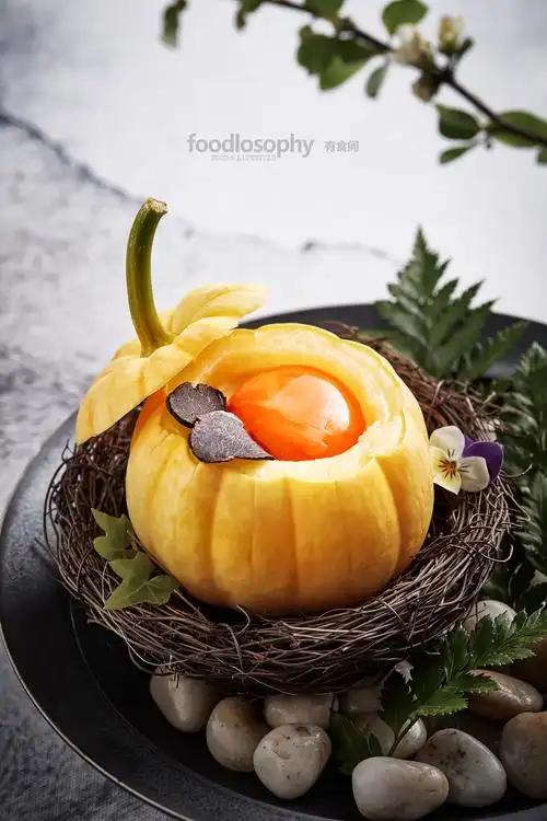 有食间 x 辛香汇-映水芙蓉映水芙蓉招牌菜品的器皿和菜品造型设计by