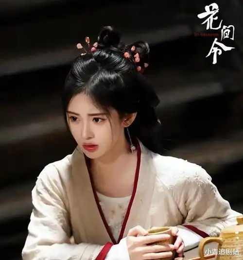 当然,在假吃,各种替身之外,鞠婧祎算是衍生出了,另外一种新奇的"演戏