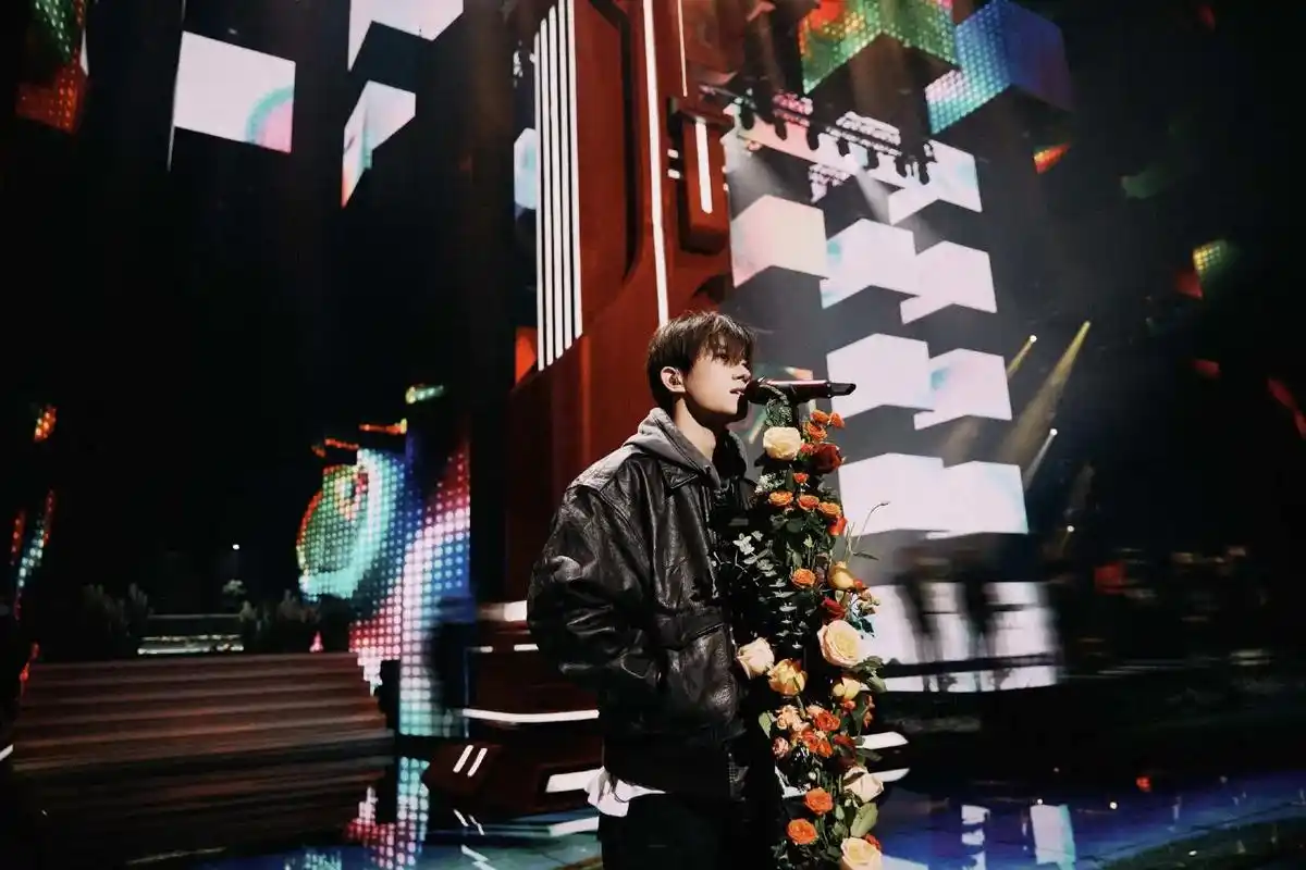 易烊千玺壁纸 想某人 - 抖音