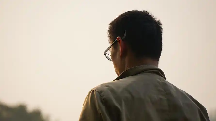 老爸为何我把你的背影拍的这么伟岸,你就是钓不到鱼!