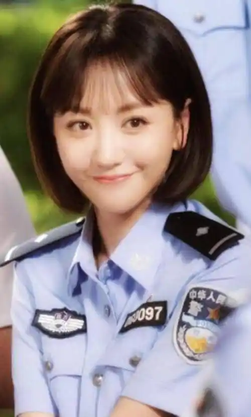 警花照",把颜丙燕和杨幂等人放在一起看,差别就出来了_造型_警服_角色