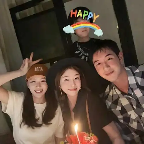 陈乔恩北京豪宅办闺蜜派对,霍思燕刘芸惊喜出镜,朋友圈太强大了