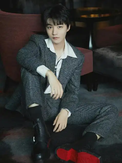 王俊凯品牌活动造型