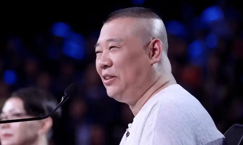 郭德纲51岁大寿引热议,德云社弟子争相送祝福,岳云鹏却意外缺席_网友