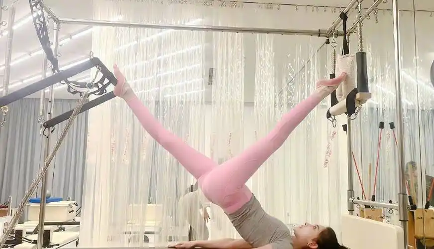 古力娜扎晒瑜伽照又高又瘦又白又美美女是为进组做准备吗