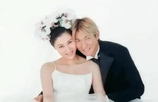 看到刘德华的结婚照片才知道他不提自己妻子的原因