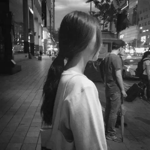 黑白美女头像图片大全 性感长发美女伤感图片