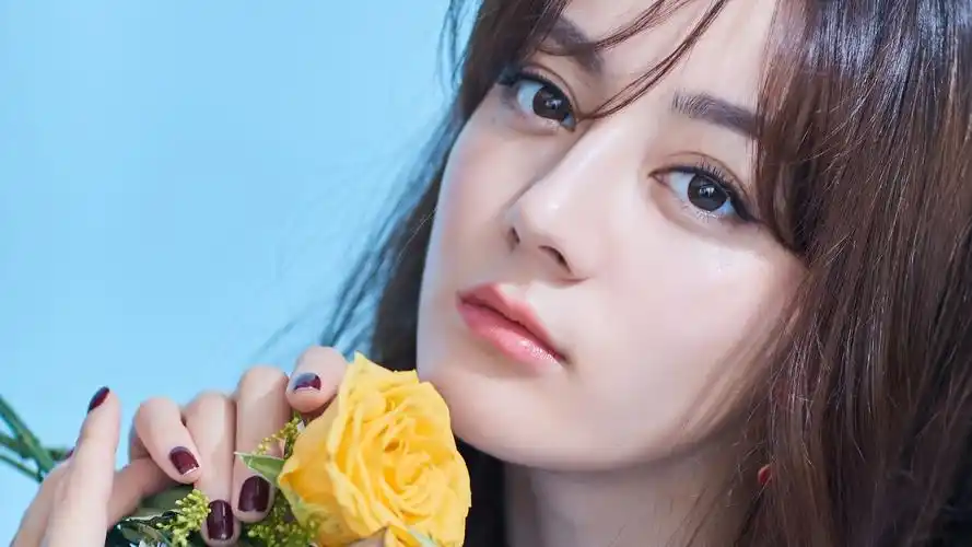 迪丽热巴明星风尚壁纸6