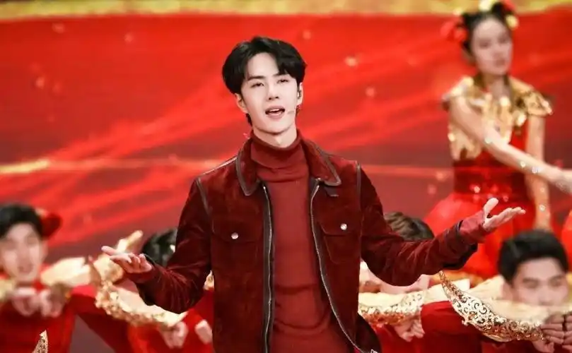 王一博壁纸:啵啵的笑容真是太好看了,沉溺在你的笑容里