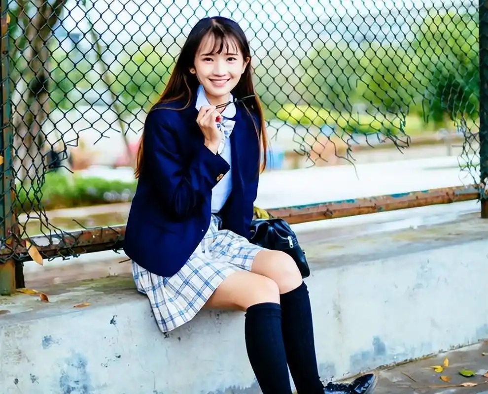 究竟为何贵族学校女生校服是裙子,普通学校是裤子?原因很现实