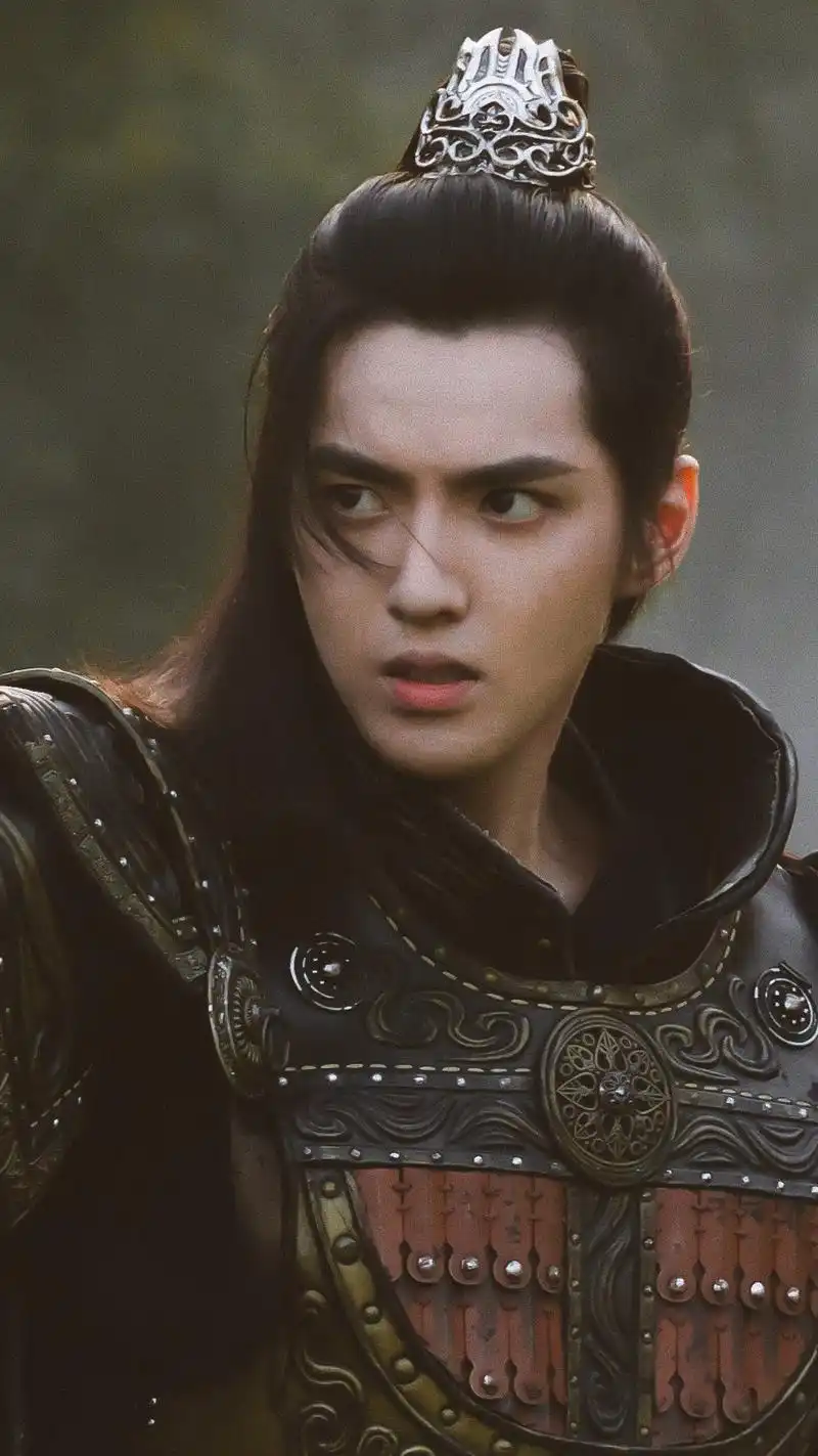 吴亦凡古装造型,果然,帅的人可以hold每一个造型啊.