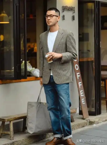 男人春天穿牛仔裤,不一定配小白鞋!换这4款鞋子,想不时髦都难