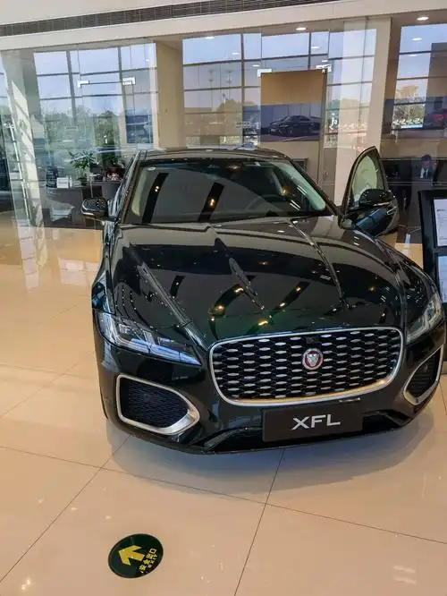 今天去4s店看看车当场订车,外绿内红._捷豹xfl车友圈_懂车帝