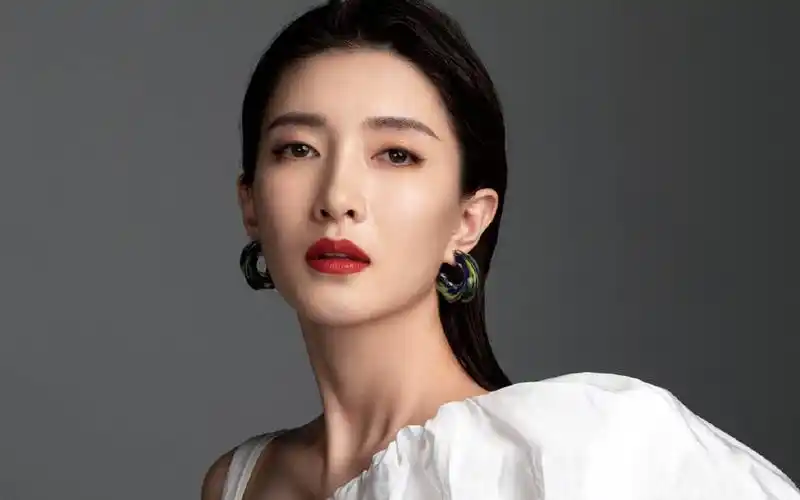 江疏影成熟魅力写真桌面壁纸